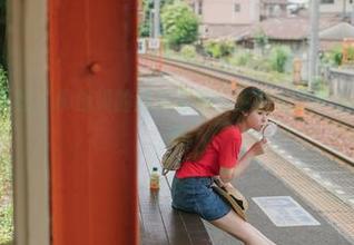 BoLoli菠萝社 - 柳侑绮的高清写真：透明和真实之间的微妙平衡