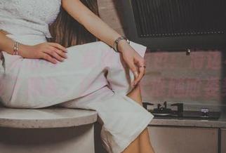 GIRLT果团网 - 莫雅琪图包：海边不只是沙子和水，还有一大堆尴尬姿势