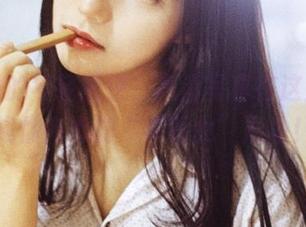 果团网的年轻叛逆，高清写真在这里，挑战你内心的“乖乖女”形象！