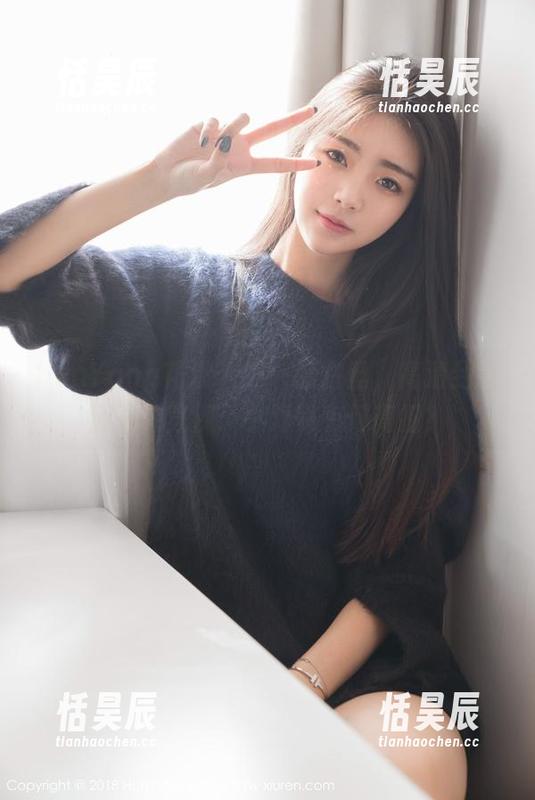 HuaYang花漾 - 这一套白丝，高清到我都不敢直视：小海臀有何高招？