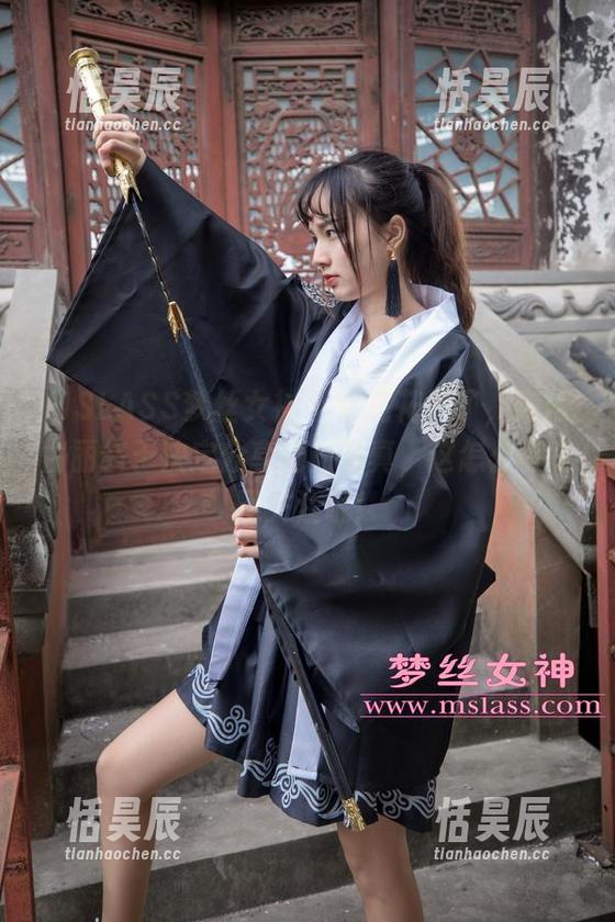 MSLASS梦丝女神 - 月亮花开了，阿依古丽终于决定分享她的写真，这怎么可能不关注呢！
