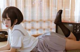 在喵糖映画的教室，免费照片里竟能拍到我学霸梦中的学妹啊，心里小忐忑