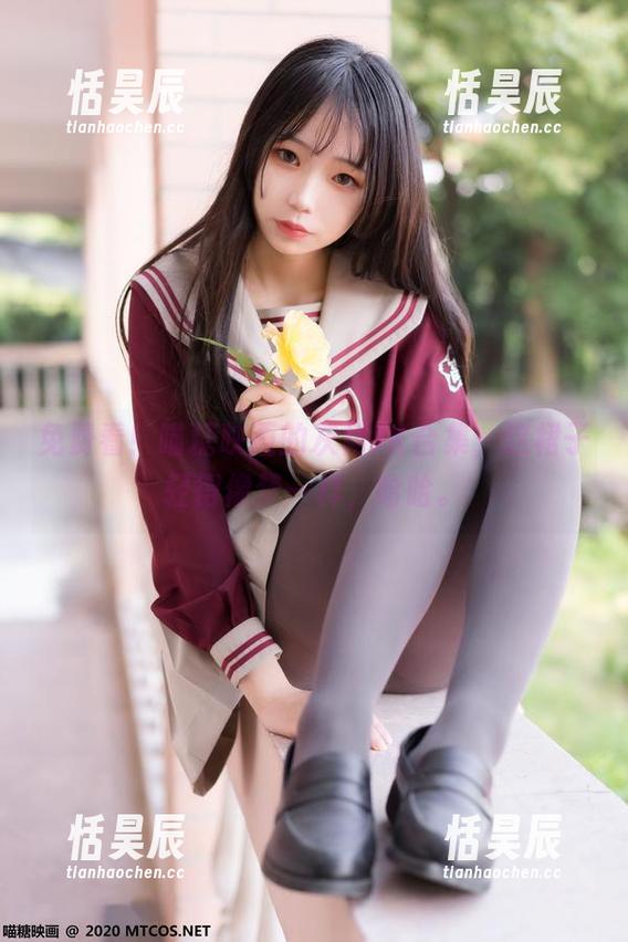 免费看！喵糖映画的灰裙JK合集，这裙子轻得像梦一样，哈哈。