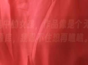 ROSI选中的女孩，作品像是个无尽的资源库，我忍不住想再瞧瞧。