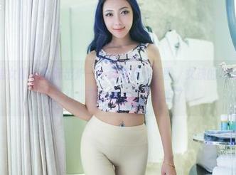 TuiGirl推女郎 - 新鲜出炉——何奕恋的美图，女孩的眼神让我停了一会儿，真的是太难以抗拒了。