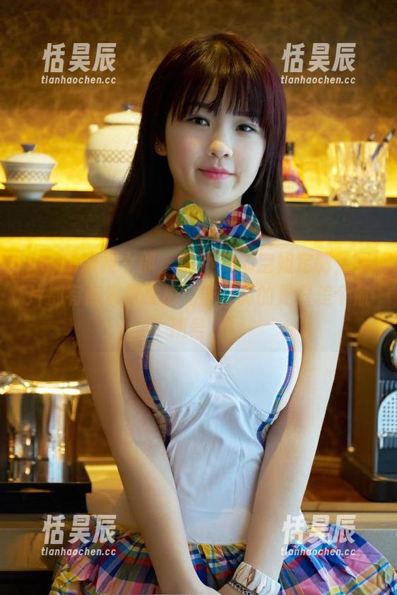 TuiGirl推女郎 - 纯小希的空姐定制，图片都有点像是在拍广告，真的是只差个航班号。
