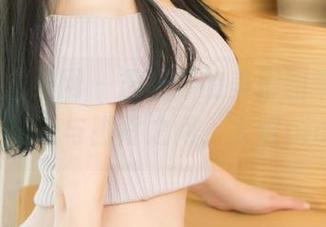 UGirls尤果网 - 周妍希的美脚图集，夸张的美在袜子与脚背之间，太难pick了。