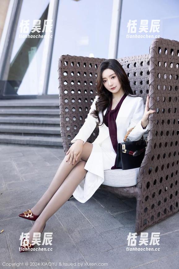 XIAOYU语画界 - 原图合集：杨紫嫣Cynthia的女仆照片，谁说家务活没有魅力？