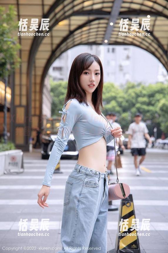 Xiuren秀人网 - 借助Jennifer小若的清纯图包，我好像在小心翼翼探寻什么。