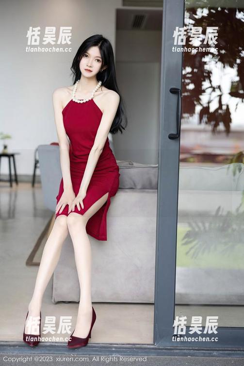 Xiuren秀人网 - 图集展示的刘钰儿，不愧是粉色的代表，让我这个“黑衣人士”也想试试粉嫩的勇气！