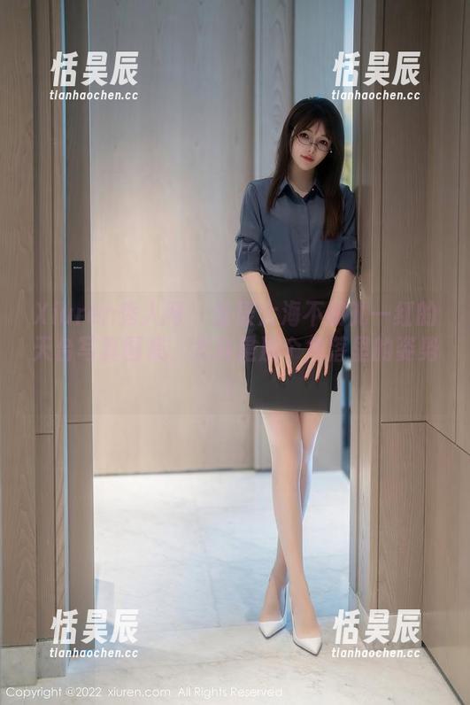 Xiuren秀人网 - 星辰大海不如孔一红的天台写真图集，尤其是那个角落里的姿势！