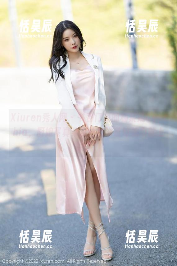 Xiuren秀人网 - 书香门第的杨紫嫣Cynthia，厨娘写真集没给我准备好纸巾就上菜了！