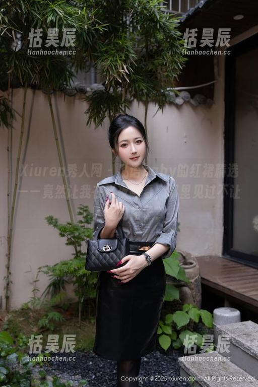 Xiuren秀人网 - 私语baby的红裙精选——竟然让我在半夜翻看，哪里见过不让人睡的裙子？
