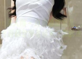 Xiuren秀人网 - 海边的虞姬儿：高清分享，怎么看都觉得有点呆，但就是我啦！