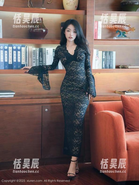 Xiuren秀人网 - 怎样形容这张？陈芊儿比基尼套图里的俏皮时刻