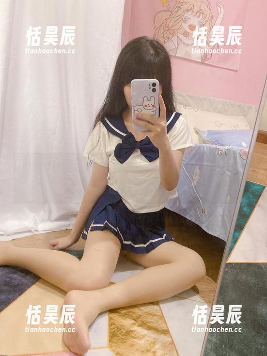 usejan蓝蓝那张自拍好有戏，在线等你们的原图反馈。