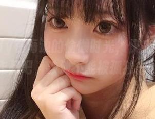 Wendy在海边的偷懒时光，快来下载她的作品吧，沙滩不能被孤独占领！