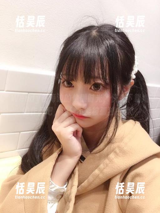 Wendy在海边的偷懒时光，快来下载她的作品吧，沙滩不能被孤独占领！