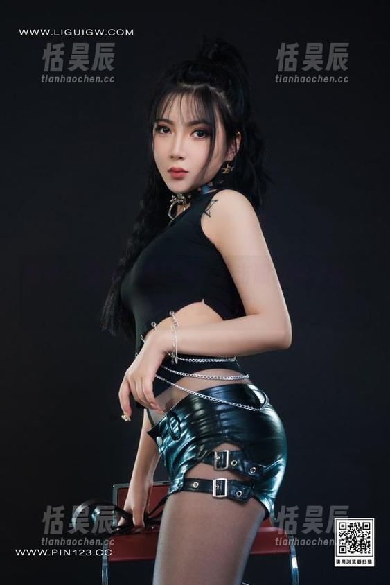 丽柜-恩玲 丽柜 - 恩玲长腿写真:直击眼球的存在,腿控们不要错过。