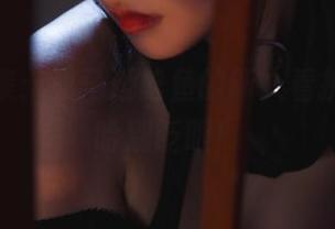 私拍合集：亚马逊鲶鱼的新人看护师，嘻哈别眨眼！