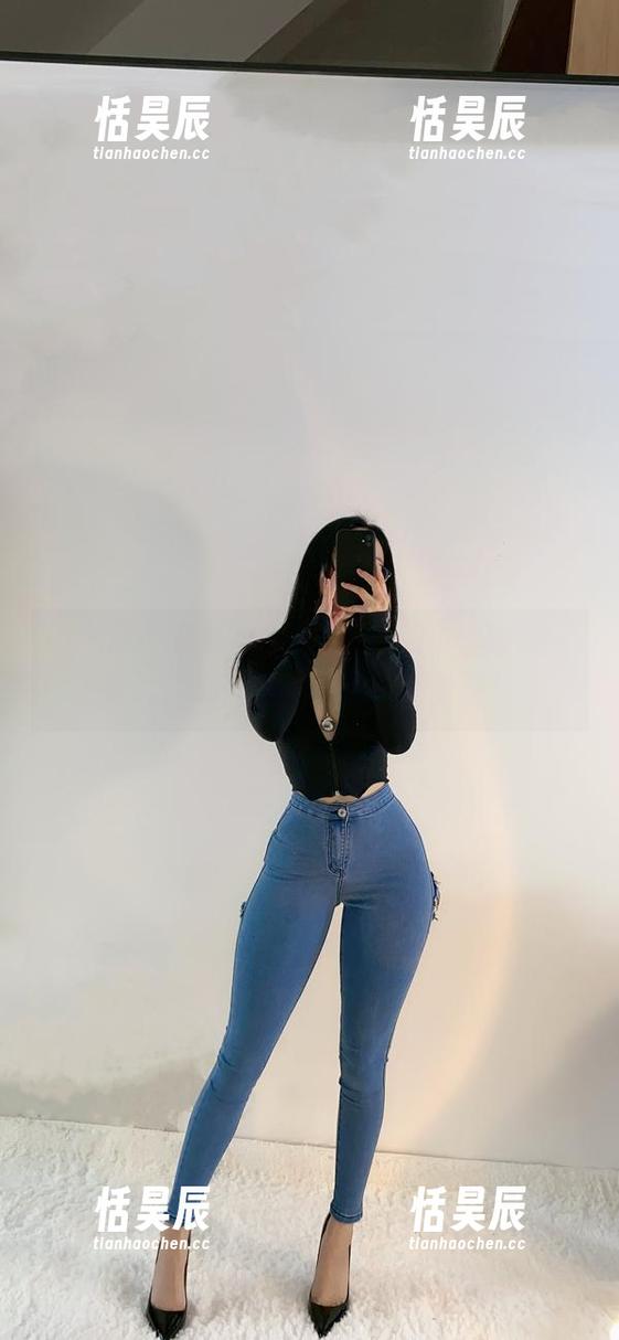 微密圈 - 在线俏妞qiaoniuTT，瑜伽裤美图，心想这是什么神仙穿搭！