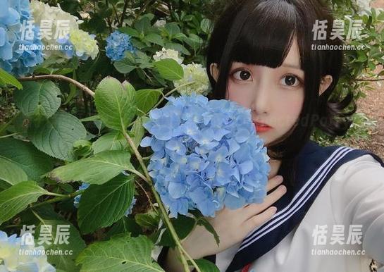 凛子酱 凛子酱的抚绸衣,网盘里的写真就像UnexpectedParty里不期而来的惊喜!