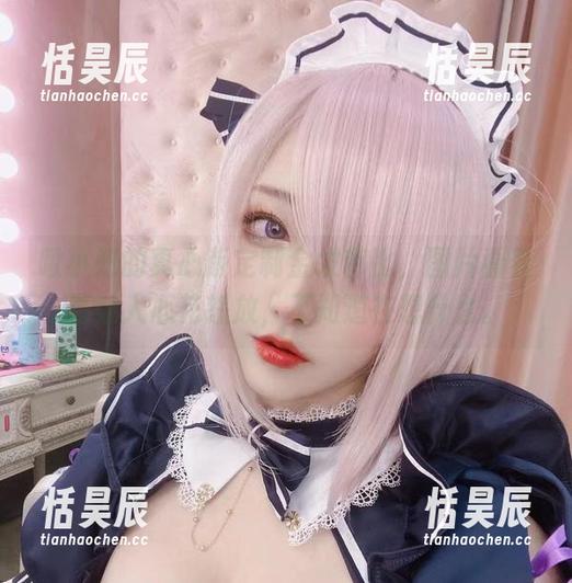 啾小妍的真心版定制金发芭比，图片看着真让人心花怒放，不知道在想什么。