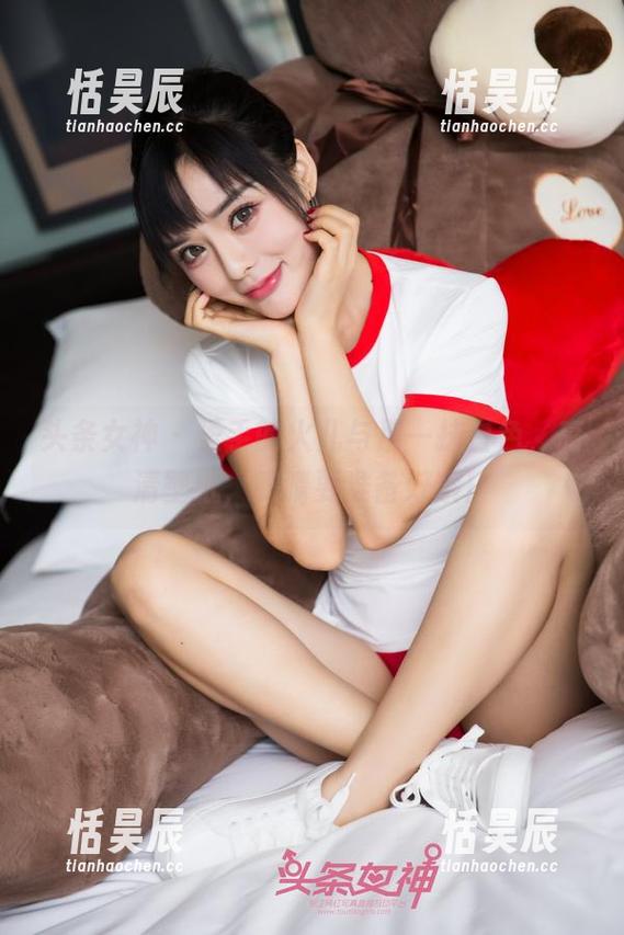 头条女神 - 烫手的火儿与那一抹白色，高清壁纸，眼睛要准备好哦！