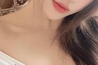 微密圈 - 奶宝妹纸全套秘书造型，图片里每一帧都像是个谜，想解开却无从着手。