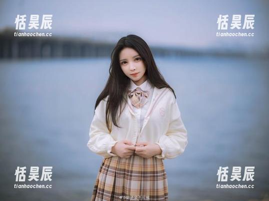 拥有妍子坚不可摧的小舟潮高清原图后，我发现海浪原来是来送祝福的！