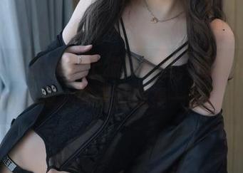 当小女巫露娜穿上猫耳黑丝，高清壁纸一级棒，天天都想摸一摸！