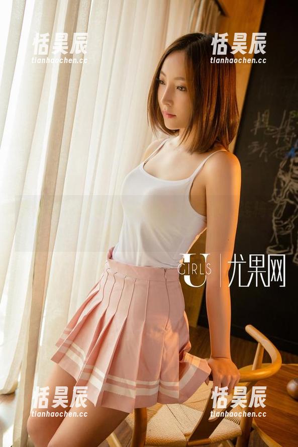尤果网 - 郝晴Grace办公室写真，连椅子都开始开会了？