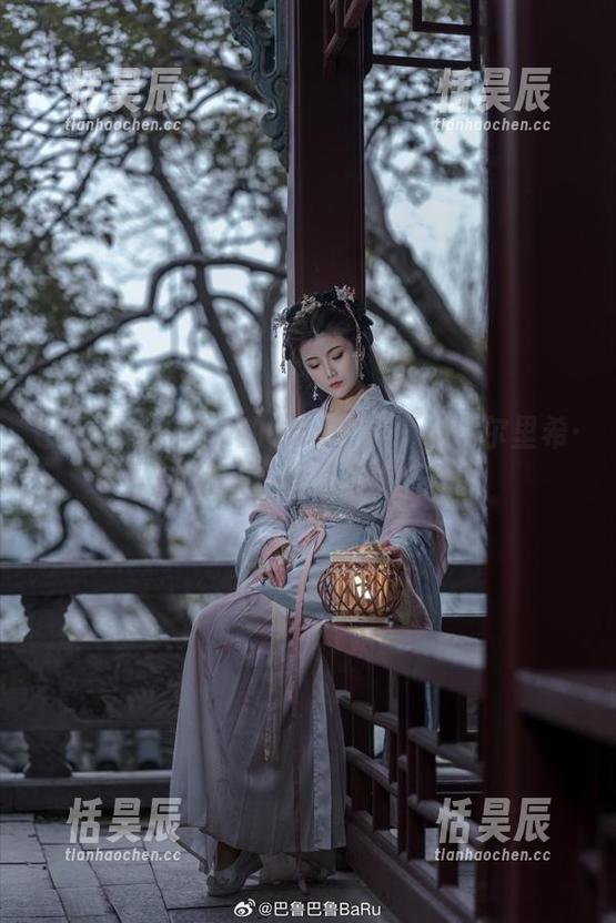巴鲁巴鲁BaRu 巴鲁巴鲁BaRu的COS世代:在乌尔里希·冯·胡滕里,人人都是主角!