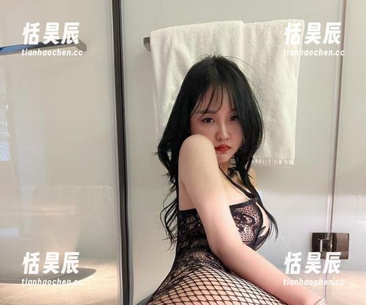 张鑫baby 微密圈 - 跟着张鑫baby一起奶牛放纵:源自原图的写真集快感!