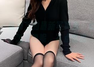 微密圈 - 徐莉芝的最新写真集：女君交接，怎么说呢，有点意思