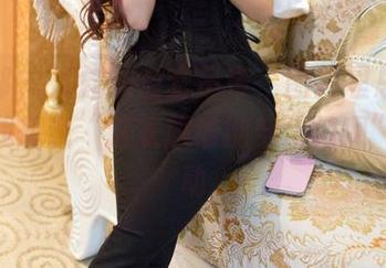 推女郎 - 娜露的全套吊带，图片里总有一种让我想说“这衣服谁能穿出门啊”的冲动