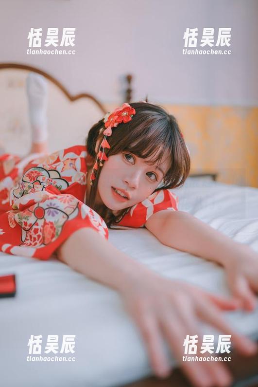 来来来，分享这组图片！“星黛鹿鹿i”的身体链自拍比我家冰箱还五花八门。