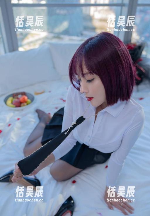 微密圈 - 御姐果儿Victoria，这照片的自信险些让我摔掉手机