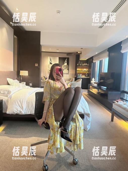 微密圈 - 果儿Victoria的粉色哲学：一种内衣，一双吊带袜，高清图库点亮你的日常