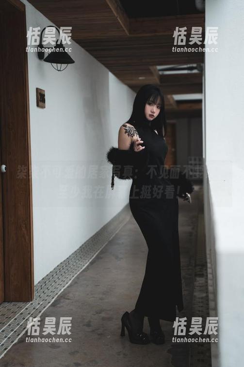 柒柒不可爱 柒柒不可爱的居家写真:不见面不要紧,至少我在屏幕上挺好看!