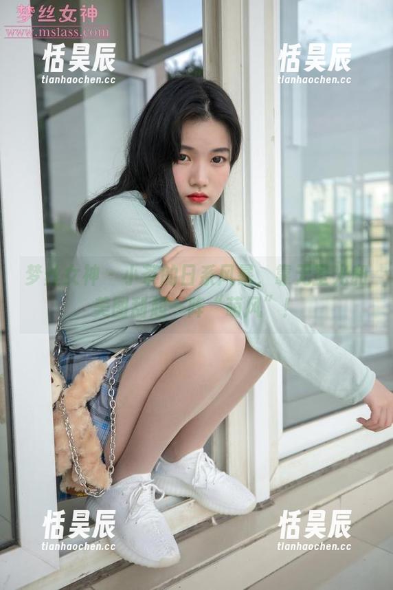 梦丝女神 - 小茶的日系风暴，靠无圣光和美图刮起一阵“萌风”！