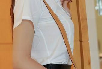 模范学院 - 甜筒晓彤美脚写真：一脚踏入高清，另一脚踏出淘气！