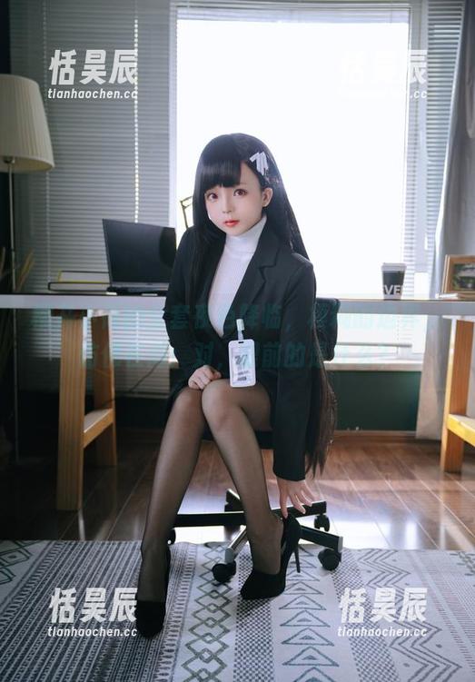 樱井小莜的全套夜色降临，模糊的边界，仿佛在问：对，眼前的是什么？