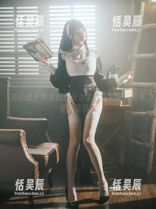 河豚抚子带你逛红衣小女仆系列图片合集，快来凑热闹！