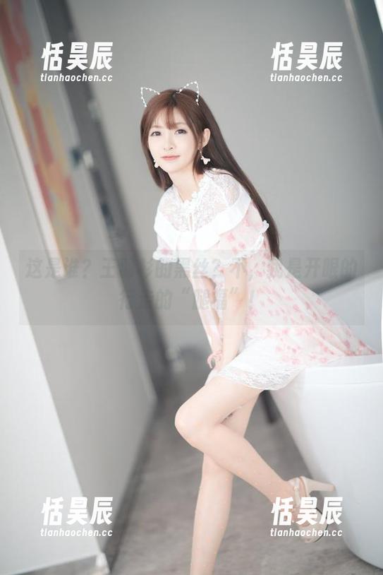 这是谁？王羽杉的黑丝？不，我是开眼的行走的“腿福”！