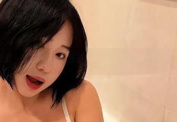 微密圈 - 瑜瑾u在浴缸里的高清漫游，水面一抹俏皮影子