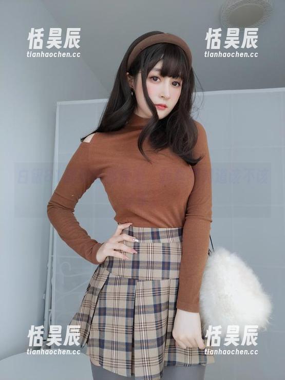 白银81那身制服原图，我真不知道该不该分享。