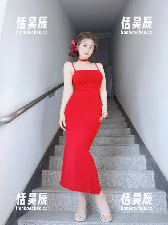 白银81的美腿写真，怎么美图能这么有看头，难道青春不怕腿粗？