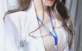 这图包里的白银81，是在说什么呢？分享她的粉色蝴蝶睡衣吧