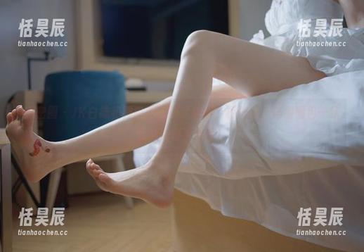 禅院熏 微密圈 - JK白袜和禅院熏的裸足组合,相信我,这组图包一定会让你停下脚步!